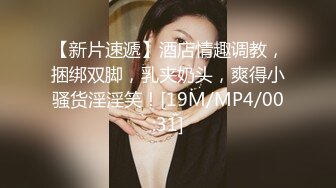 老外的音乐节是真疯狂啊 现场找三位粉丝当场脱衣 中间的金发美女真不错 还是老外会玩啊