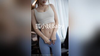 大神偷拍宽松天蓝连衣裙美少妇通透CD淡紫色内裤粉罩白色超短骚货跟闺蜜路边等车白色丁字裤