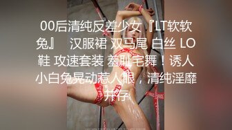 商场女厕后拍眼镜美女的小黑鲍鱼