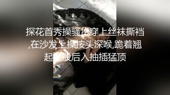 无毛白虎少妇近距离特写骑乘主动激情啪啪，上下快速套弄蠕动，不够爽按摩器震动阴蒂，灵活大屁股扭动猛烈撞击