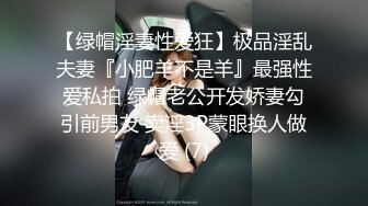 清纯小妹全程露脸伺候小哥的大鸡巴，用鸡巴敲奶子深喉主动上位抽插浪叫呻吟，让小哥揉奶子拍着屁股后入爆草