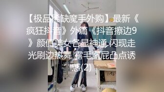 厕所满了，极品少妇排队在外边等，轮到她了那个激动啊，少妇完事了起身手机啪的掉下了