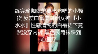 美容院盗摄几个服务员美眉裙底 这大叉腿看着超诱惑 毛毛清晰可见