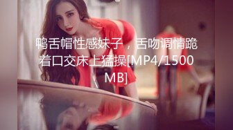 [MP4/ 550M] 三男两女多人淫乱沙发上干到卧室，一人一个后入开操，摄影小哥旁边指导姿势