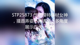 40岁熟女约我，边打游戏，一边被我后入